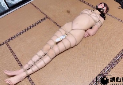 【缚心室】完美身材女教练欧式直臂超紧缚驷马，电动尾巴，打一次动一次，「真·动次打次」羞耻调教，在AV棒刺激下不停GC，只能呜呜不停