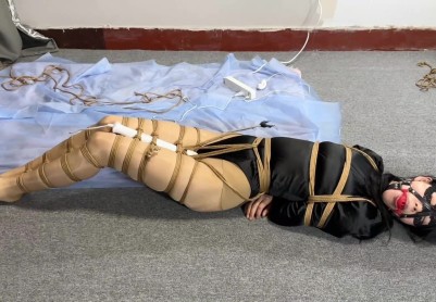 【进击的番茄】《傲嫣强制地狱》超美桀骜妹子傲嫣驷马严厉紧缚，马具口球牢牢塞进樱桃小嘴，不甘的挣扎+绝望的呻吟，在仙女棒的加持下一次又一次的抽搐扭动，最后绝望且满足的变成...