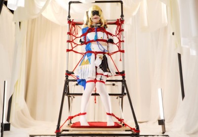 【人间牧场】【拘束屋】第三期，在拘束架中被完全拘束的菲比