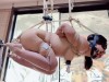 【缚心室】大胸小美女的吊缚折磨三！超极限空中驷马吊缚，郊狼直接开到100，吸乳+炮击+AV棒折磨，脚趾头都不能放过，一点活动空间都没有，只能承受无尽的快感