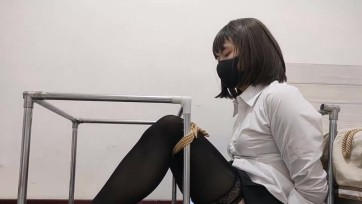 【兔娘】伪娘jk黑丝铁架zdb束缚捆绑挣扎
