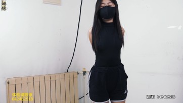 【娜绳工作室】【青柠】在沙发上趴着玩手机，不小心的漏出了穿的小内内，实属让人内心春心荡漾