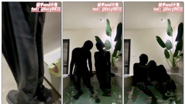 【徒手和小兔】炎炎夏日过膝靴外出后，脱下靴子换上Zentai紧身衣，浴池双人泡澡，互相抚摸，将水打在脸上水刑呼吸play~