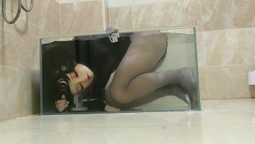 【小L】【kig】把自己锁在水箱里表演水下逃脱，一个小失误差点玩脱
