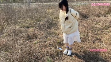 【龙飞绳艺】女大学生第一次体验捆绑，室外，3度。6级风，寒风刺骨 可是依然开心