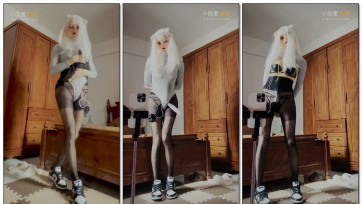 【小岛星】悪い先輩の蒸し暑い夏（坏学姐的闷热夏天！）Ⅰ 郊狼+黑丝+网袜+板鞋+短裙+kigurumi