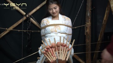 【一绳有你】古装剧【双苏记】捆绑的苏酥苏婉押入洞房假装顺从弄死许老爷又被五花大绑大堂受审挨板子关牢房刑房受大刑刑场砍头