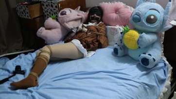 【领玥】精品时长MAX的本玥股绳子虐待作品，超级捆绑痛苦，狠勒股绳子+扇脸+踩踏+蒙鼻+鞭打+拿棒子锤+tk 铐撩绑完绳子继续绑，本玥的惨叫呻吟声就没停下来过，绝对虐待可爱的棕色洛丽塔...