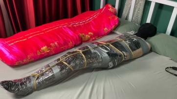 【黑魔法师】深度调教地狱，保鲜膜，棉被，胶带，绳网，多重束缚全包，无助的不断榨汁，沉沦在多重兴奋中的汐