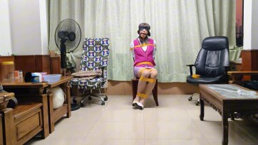 【伪娘小D】小空姐被胶带绑在椅子上