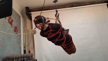 【随心原创】黑裙 红绳 悬空吊 拉起马具口球