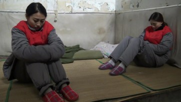 【梨花雨】女警与女囚 上