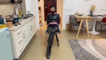 【默示录】小橙的椅子缚下的，双重胶带封嘴~