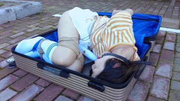 【晓鹿绳艺】【自缚行李箱逃脱】今天有粉丝说想看刺激的，想看小姐姐自缚逃脱，那我们就来挑战更刺激的直接室外行李箱自缚逃脱