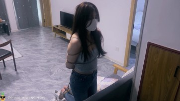 【菠萝摄影】欧阳婉婉第十七集！牛仔裤短丝绑沙发上放置