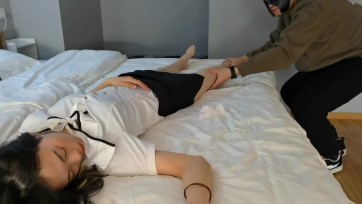 【JS】迷晕肉丝制服美女激辣(五)