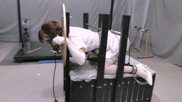 【HD飞天原创】花了一个月时间，专门为骚奴特制一种木制加铁制拘束架，禁锢起来后非常听话，想怎么玩就怎么玩