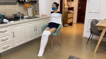 【默示录】【小橙】椅子上，光坐着舒服，可不行