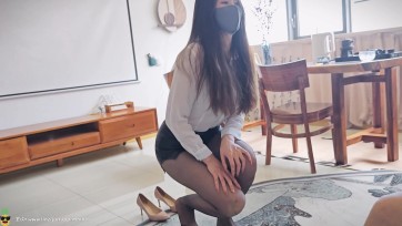 【菠萝摄影】蔡老师第五集！对犯错女孩的惩罚！蔡老师被男友连扇耳光！钻胯调教！踩头凌辱！眼神真是让人怜悯