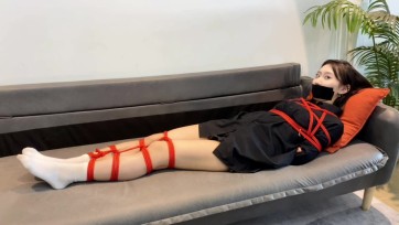 【默示录】新模小若试镜，很有小哀的感觉，今年最喜欢的模特，胶带封嘴，必少不了~