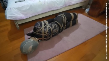 【我的媳妇】178弹、性感人妻蕾丝连体丝+内内套头、史上最久的塑料袋 长达3分钟、全程玩具内置+R夹、呻吟不断