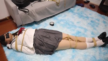 【领玥】这是一个女孩子玥，但是是一个被捆起来强迫放入玩具屈服的女孩子，甩不开玩具的女孩输的一败涂地，被鞭打时不甘心的呻吟才是最真实的自己