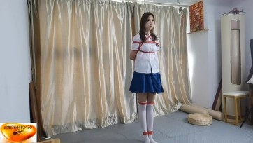 【绳舞飞扬】JK少女的紧缚烦恼 近80分钟的不间断紧缚洋洋能否接受考验？从名字可以看出洋洋是个婉约快乐的女孩，洋洋对绳缚充满好奇和兴趣，本期股绳，踮脚吊，四马吊，四马挣扎等都...