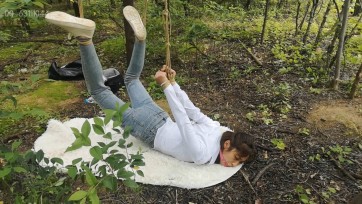 【束缘阁】王蕾 逃跑被抓获 野外小树林喂蚊子