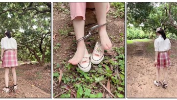 【局外人】学妹户外镣铐行走，各种脚镣