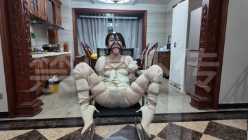 【枫叶工作室】炸裂剧情 长靴御姐雨诺牌局失利陷入凌辱危机！