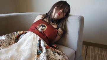 【网友原创】高颜值妹子胶水粘嘴想张嘴呻吟却张不开只能闭着嘴哼哼 棒棒胶带眼罩口球元素皆有