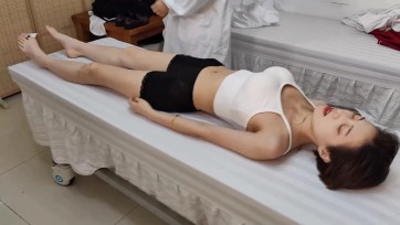 【芳草工作室】摆弄昏迷jk美女