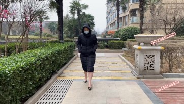 【龙飞绳艺】紫琪包臀裙捆绑，在穿羽绒服 去空中花园 .，扒开衣服透透风，还怕被人看到，白色nn外露 口球带的时间长最后呕吐