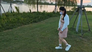 【苏苏】萝莉无遮挡胸缚手铐脚镣TD步行道户外露出，处处都是人