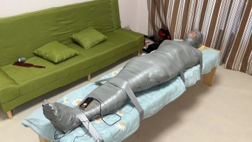 【黑魔法师】脱缚游戏失败的惩罚，男人参加一场黑魔法师的脱缚游戏，挑战失败以后受到惩罚