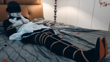【兔兔兔TU】自娱自乐第3弹 受缚于床上的黑丝女仆