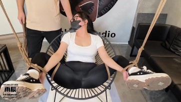 【雨辰工作室】裸贷陷阱 瑜伽裤 运动装 尾随 控制 羞辱 强高 失禁 拷问 玩胸 虐阴 藤条 散鞭 真空 打屁股 打腿 打脚心 求饶