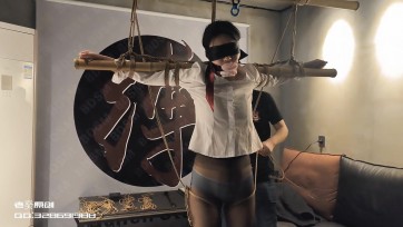 【老癸原创】珊珊 扁担F受R实录 黑丝 衬衣 扁担缚 玩胸 虐阴 强高 打屁股