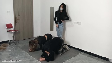 【御仙工作室】情侣M的报复（情侣M 反转 踩踏 鞭打 骑行 舔脚）