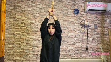 【龙飞绳艺】极限放置，眼神中能够看出，无助，害怕，紧张，渴望自由，心里惶恐