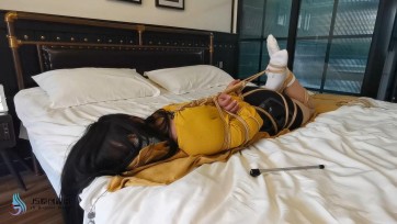 【JS】琳洛 肉丝白袜 超紧驷马 DD刺激 痛苦的挣扎