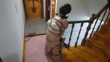 【我的媳妇】171弹、不听话的人妻楼梯间的放置、负重、连续长达10分钟的反复暴虐、电击蹂躏筋疲力尽~呼吸控的福音