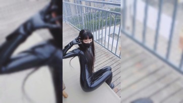 【冷与贝】冷酱天台上胶衣捆绑