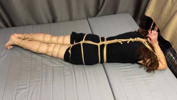 【玩奴原创】女M求虐，博主只能满足，zhixi虐缚后手背吊挣扎坐脸，被虐