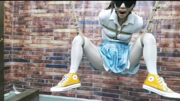 【HD飞天原创】三个男S轮T女奴,吊起来鞭打电击lu部,强制TK快乐棒GC失JIN,爽的潮喷不断......