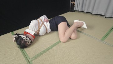 【象人工作室】嗷嗷-绑架小秘书，驷马放置后保鲜膜全包+大塑料袋包裹+缠绕柱缚！（结束感受采访）