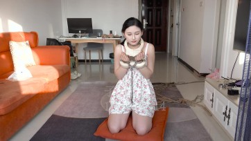 【子衿原创】小雅回归 轮滑鞋捆绑挠痒 镣铐解锁逃脱