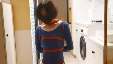 【一只萌熊】体操服膝盖着地的定时锁自缚