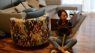 【阿木原创】樱桃小嘴口水直流！~【模特的第一次尝试】 ~ 甜美女神的捆绑【羞涩堵嘴】