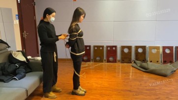 【龙飞绳艺】刺激 大学生第一次体验捆绑 害怕 心慌 眼神闪烁